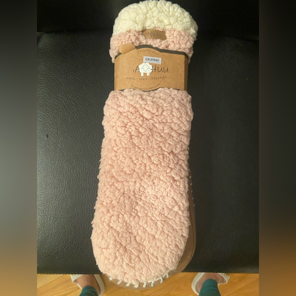 NWT Gaa Huu Slipper Socks